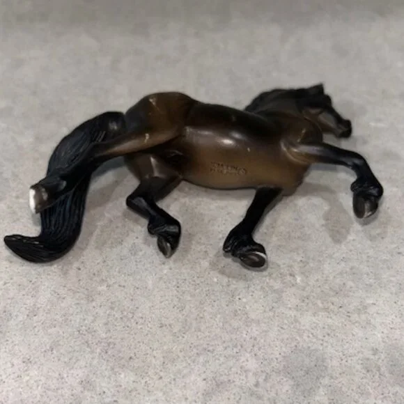 Breyer Stablemate Toy 3" Tall by 4" long Bay Horse - Picture 4 of 7